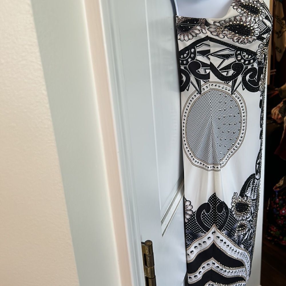 VENUS EMBELLISHED BODYCON MINI DRESS - Picture 4 of 9